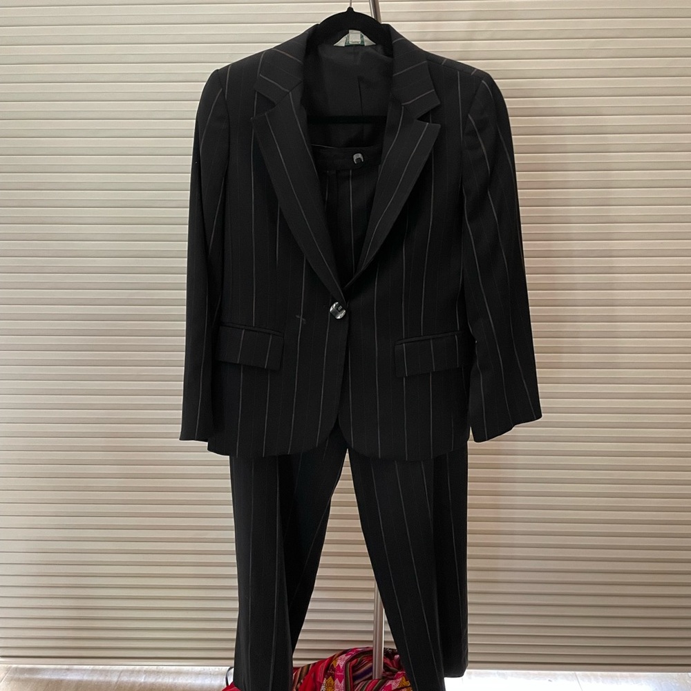 Austin Reed two piece navy blue pin striped business suit size 12 petite